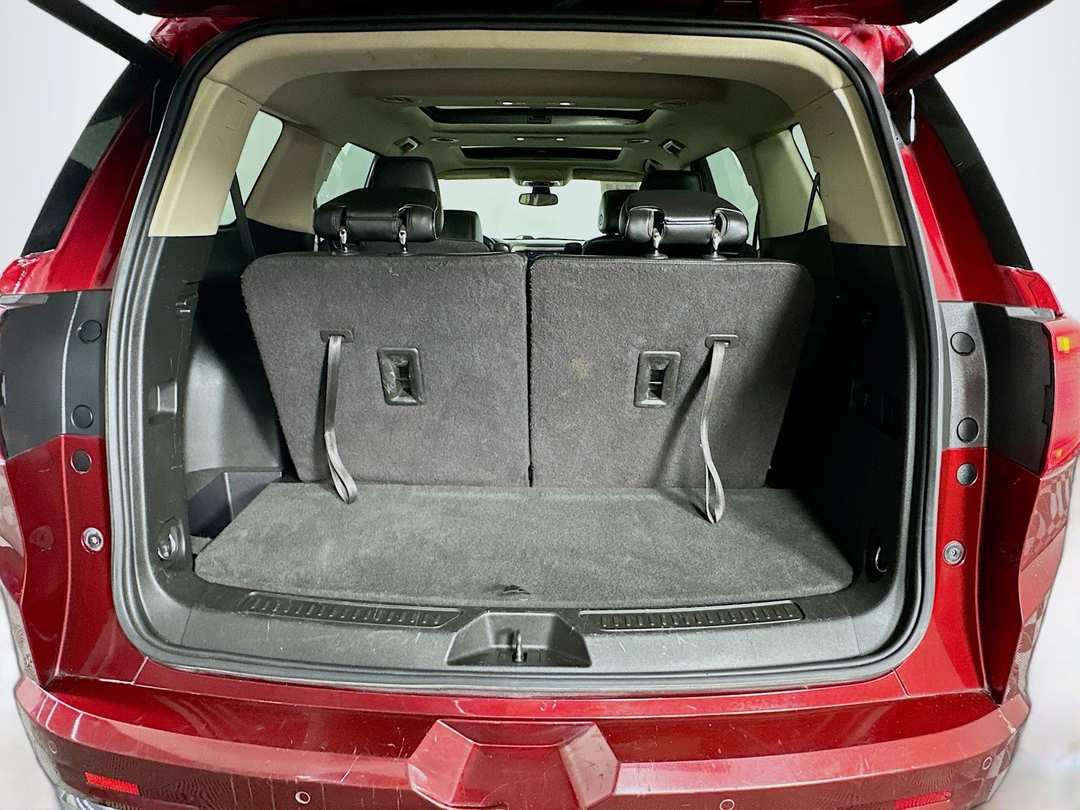 2017 GMC Acadia Denali - Image 29