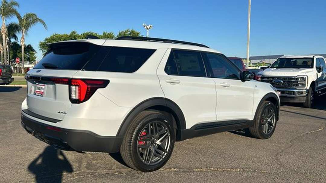 2026 Ford Explorer STLine - Image 3