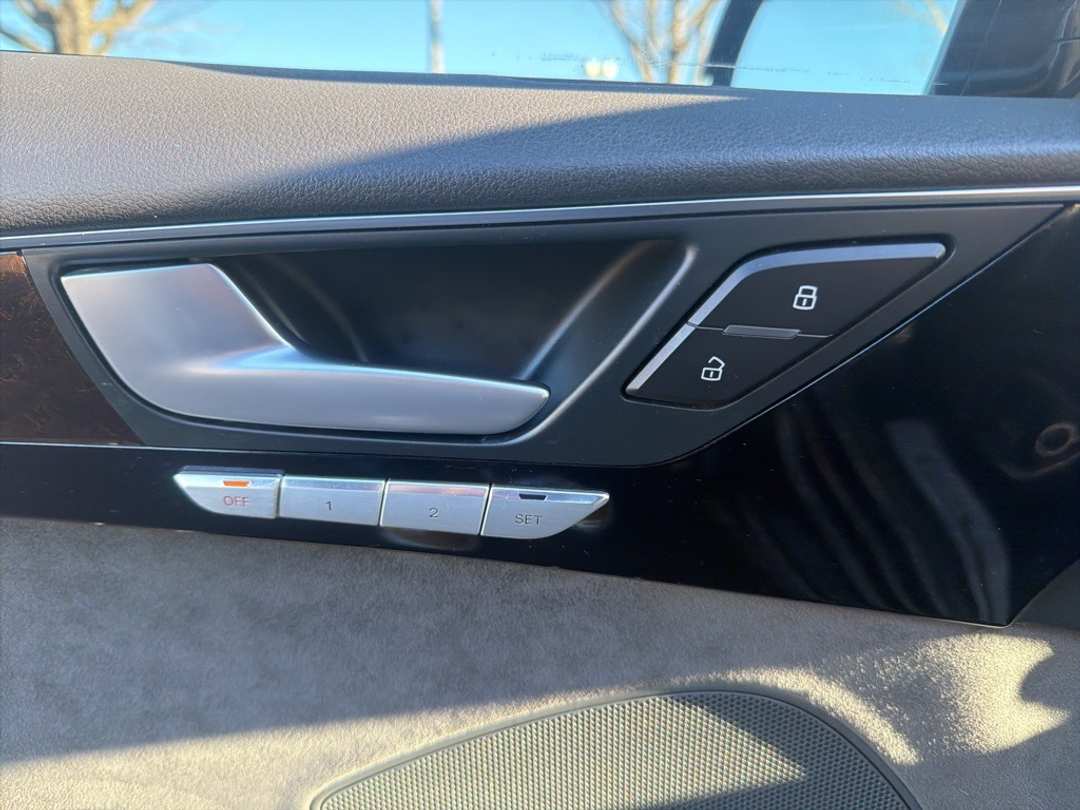 2017 Audi A8 L 3.0T - Image 12