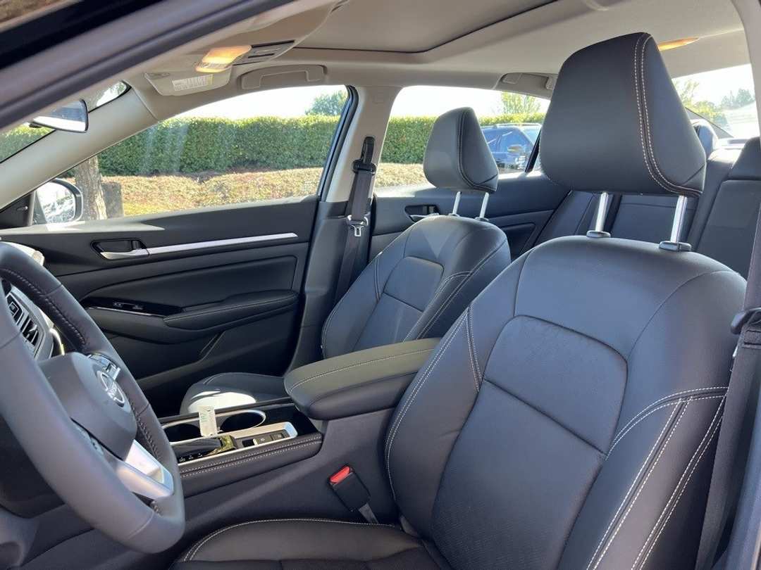 2025 Nissan Altima 2.5 SL - Image 13