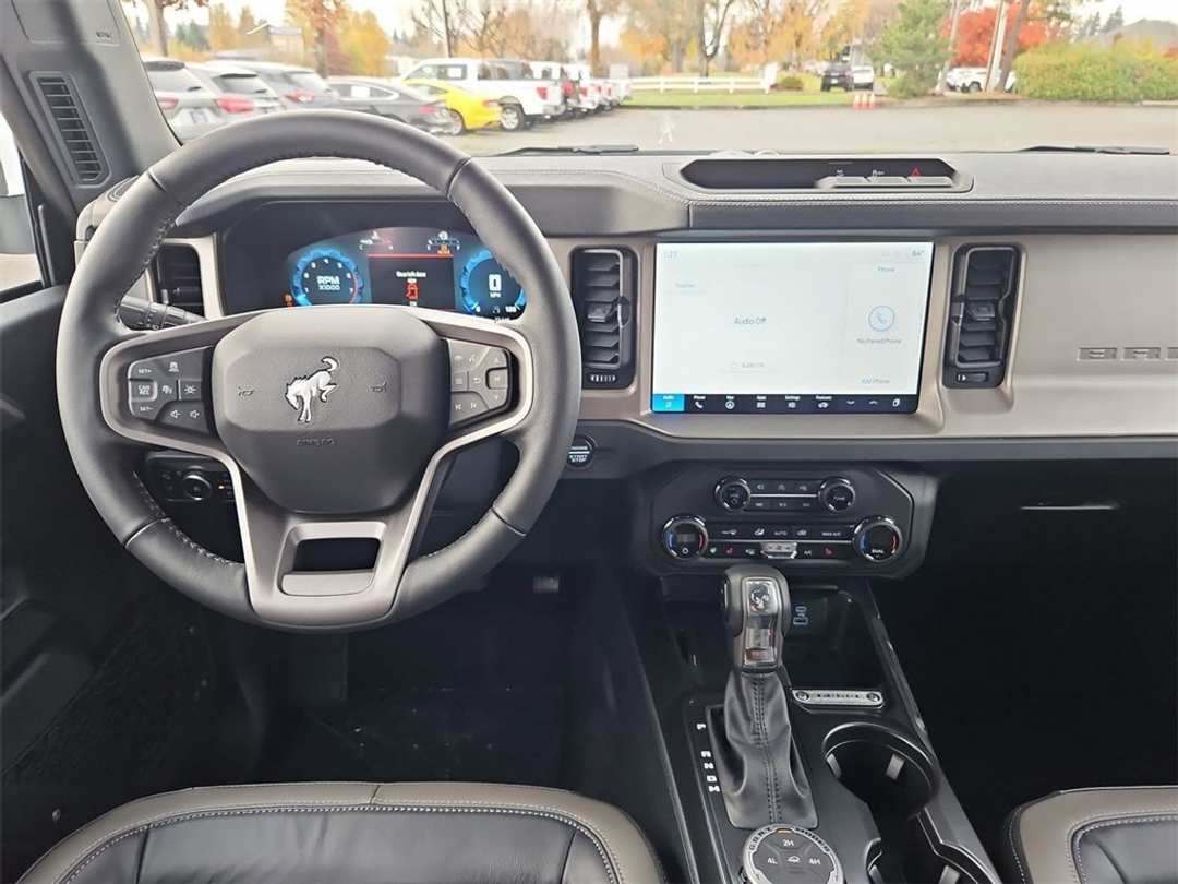 2025 Ford Bronco Outer Banks - Image 24