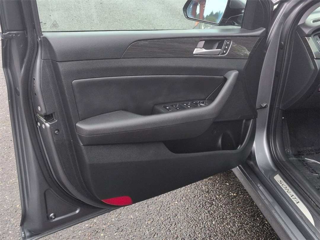 2018 Hyundai Sonata Limited - Image 9