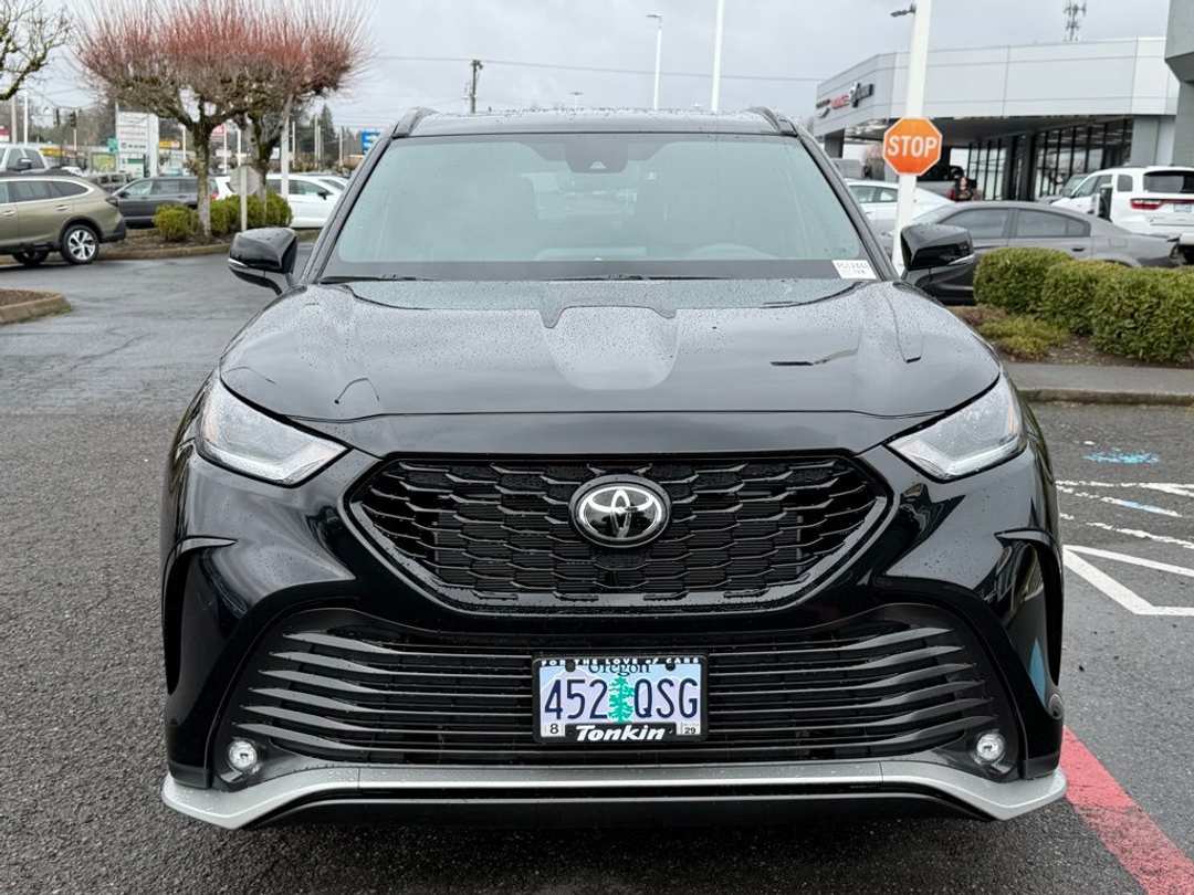 2025 Toyota Highlander XSE - Image 3
