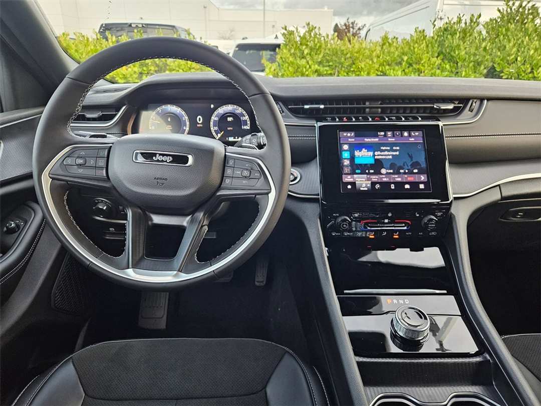 2025 Jeep Grand Cherokee Altitude X - Image 27