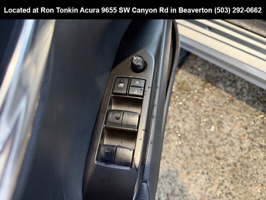 2024 Toyota Camry SE - Image 12