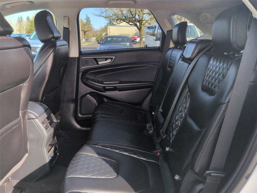 2023 Ford Edge Titanium - Image 25