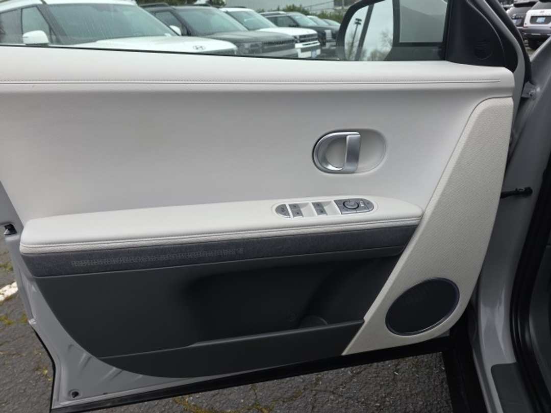 2022 Hyundai Ioniq 5 SEL - Image 8