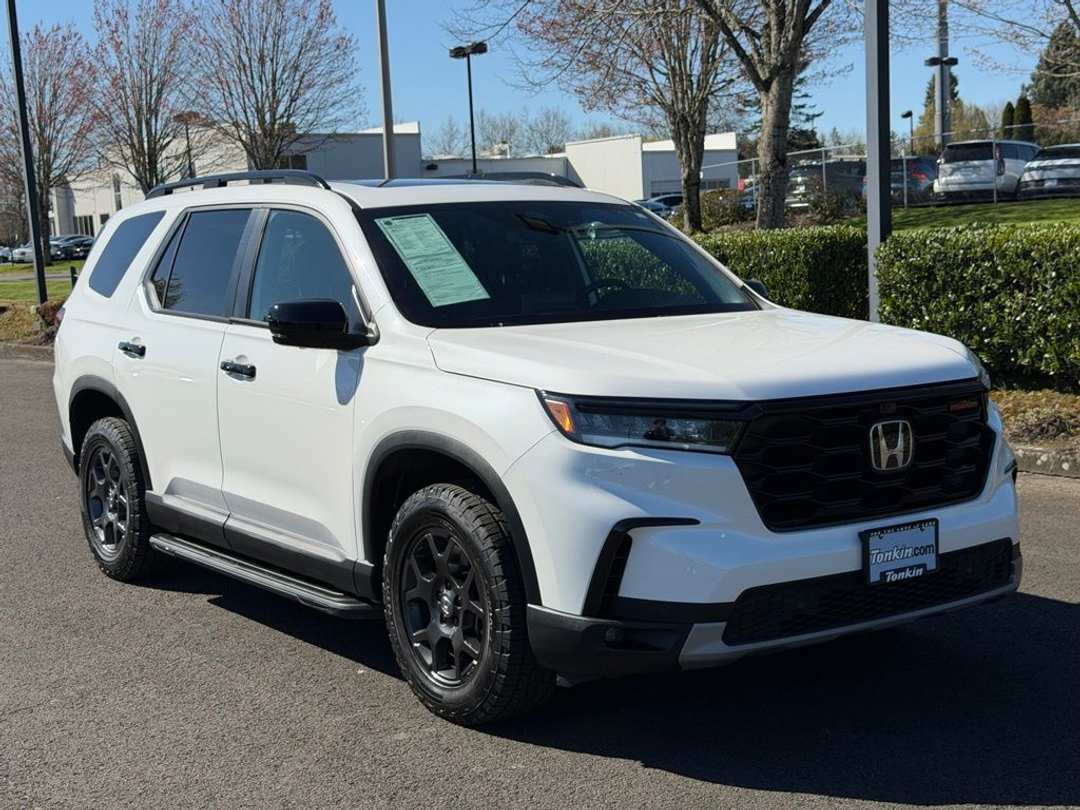 2025 Honda Pilot TrailSport - Image 2
