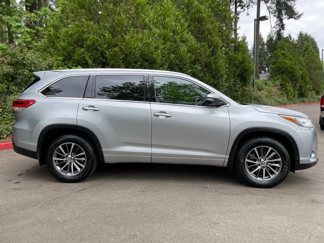 2018 Toyota Highlander XLE - Image 3