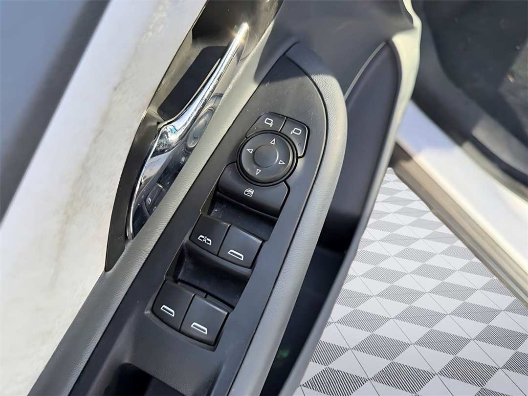 2020 Chevrolet Bolt Ev LT - Image 13