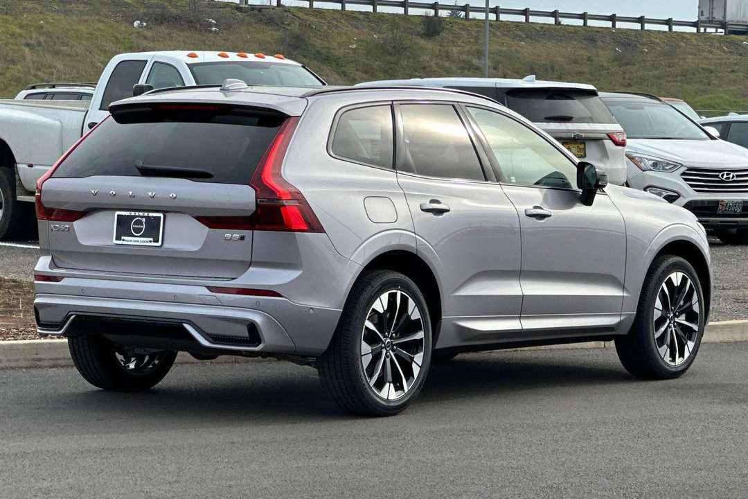 2026 Volvo Xc60 B5 Plus - Image 3