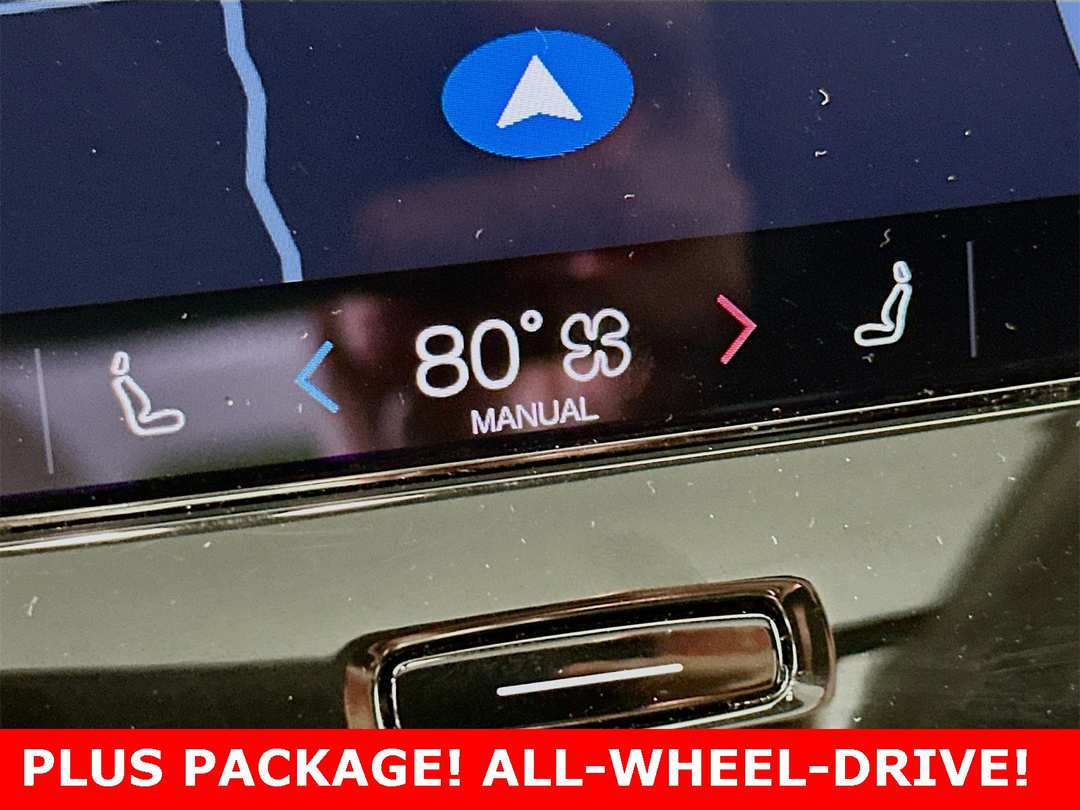 2025 Volvo Xc40 B5 Plus Dark Theme - Image 21