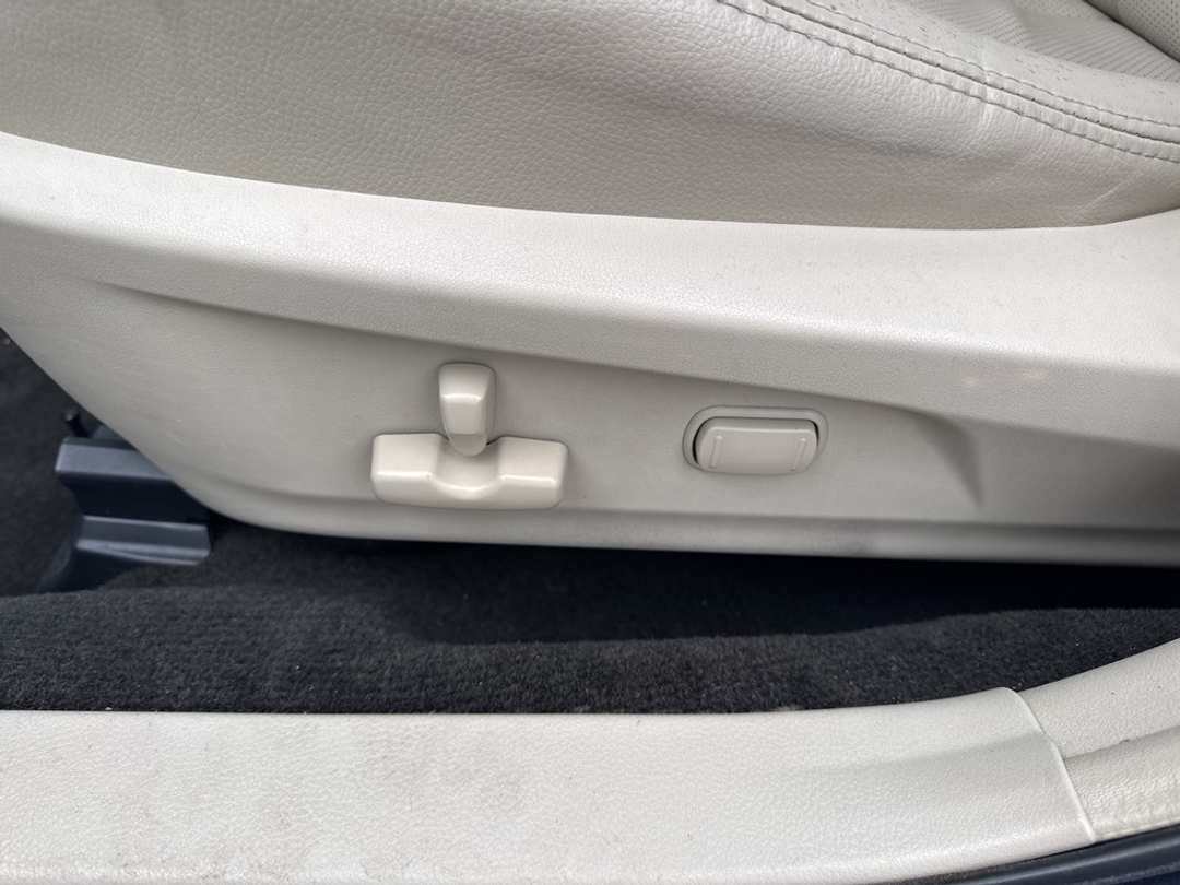 2014 Subaru Outback 3.6R - Image 16