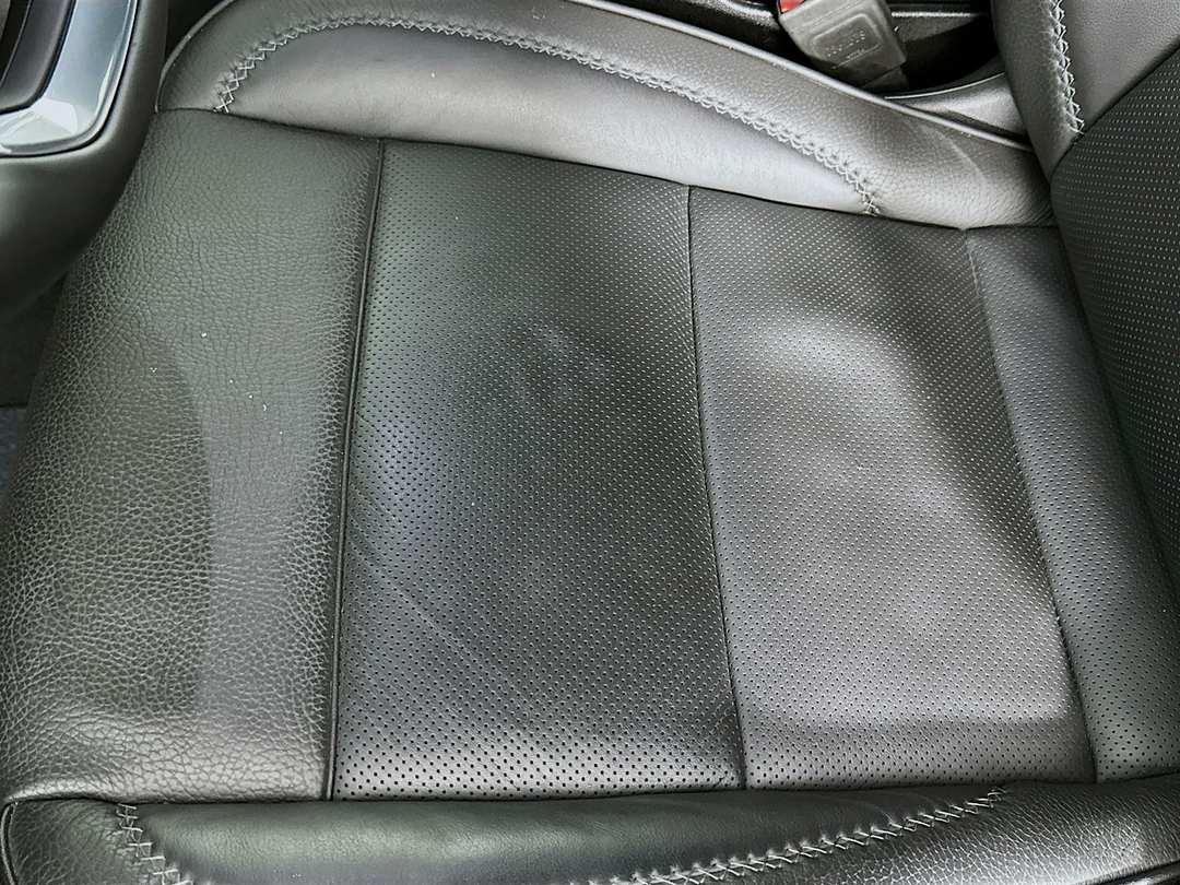 2025 GMC Yukon Denali - Image 21