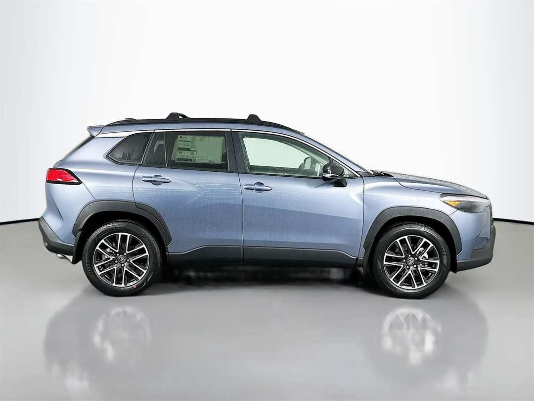 2026 Toyota Corolla Cross XLE - Image 8