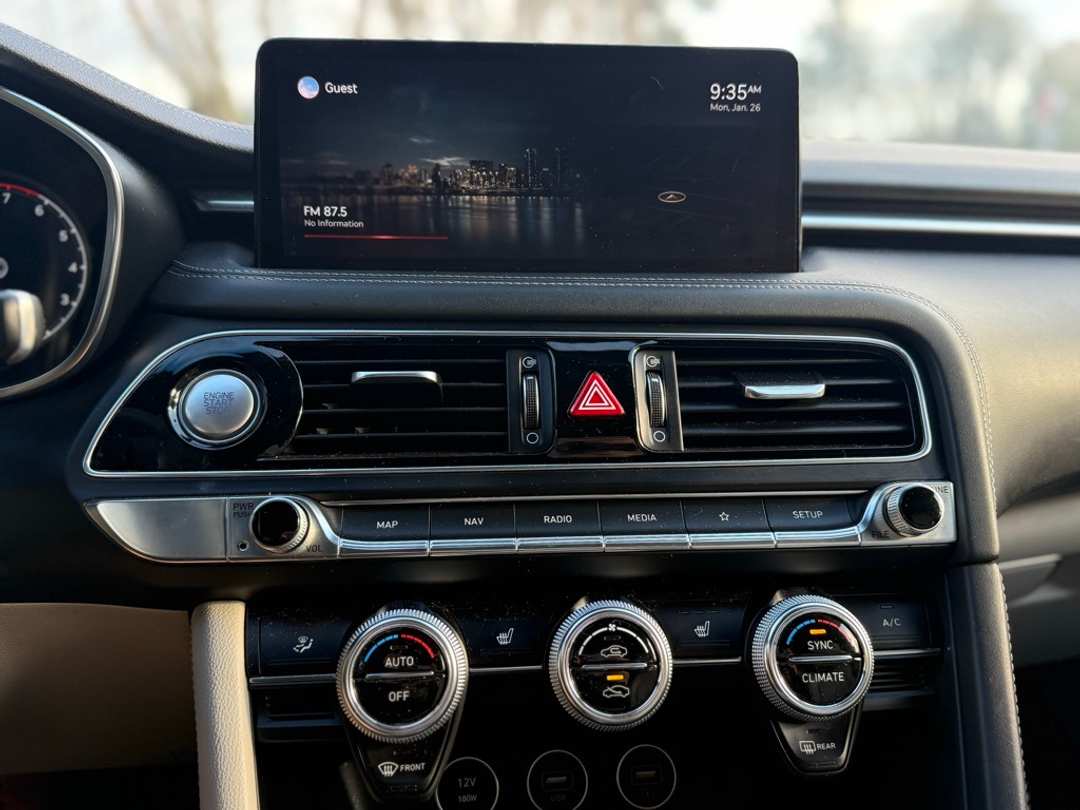 2022 Genesis G70 2.0T - Image 30