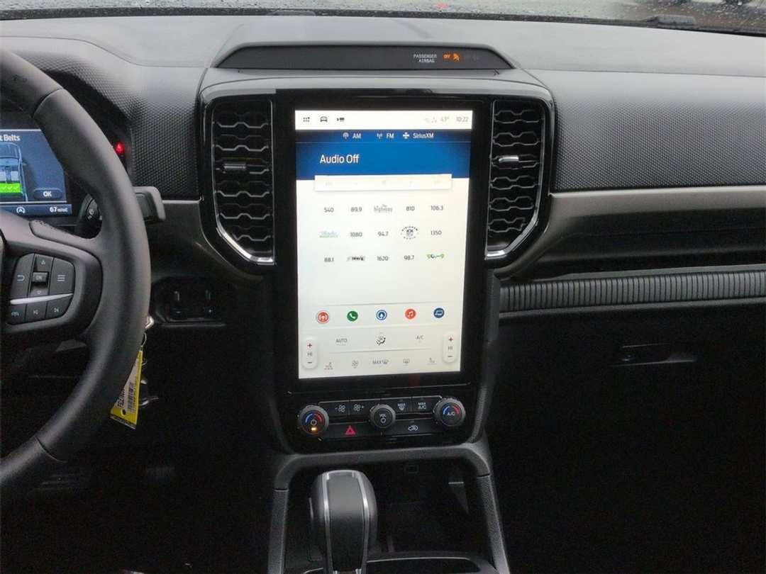 2025 Ford Ranger XLT - Image 17