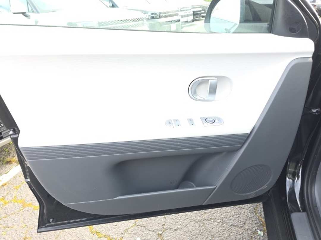 2023 Hyundai Ioniq 5 SE - Image 8