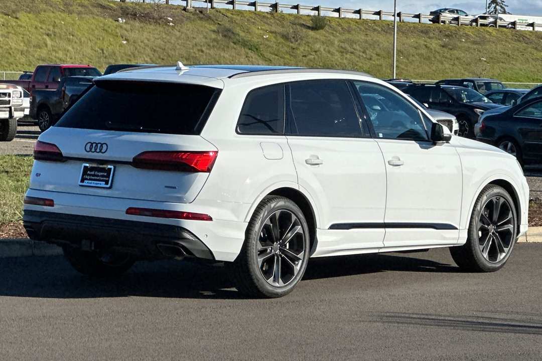 2026 Audi Q7 55 Premium Plus - Image 3