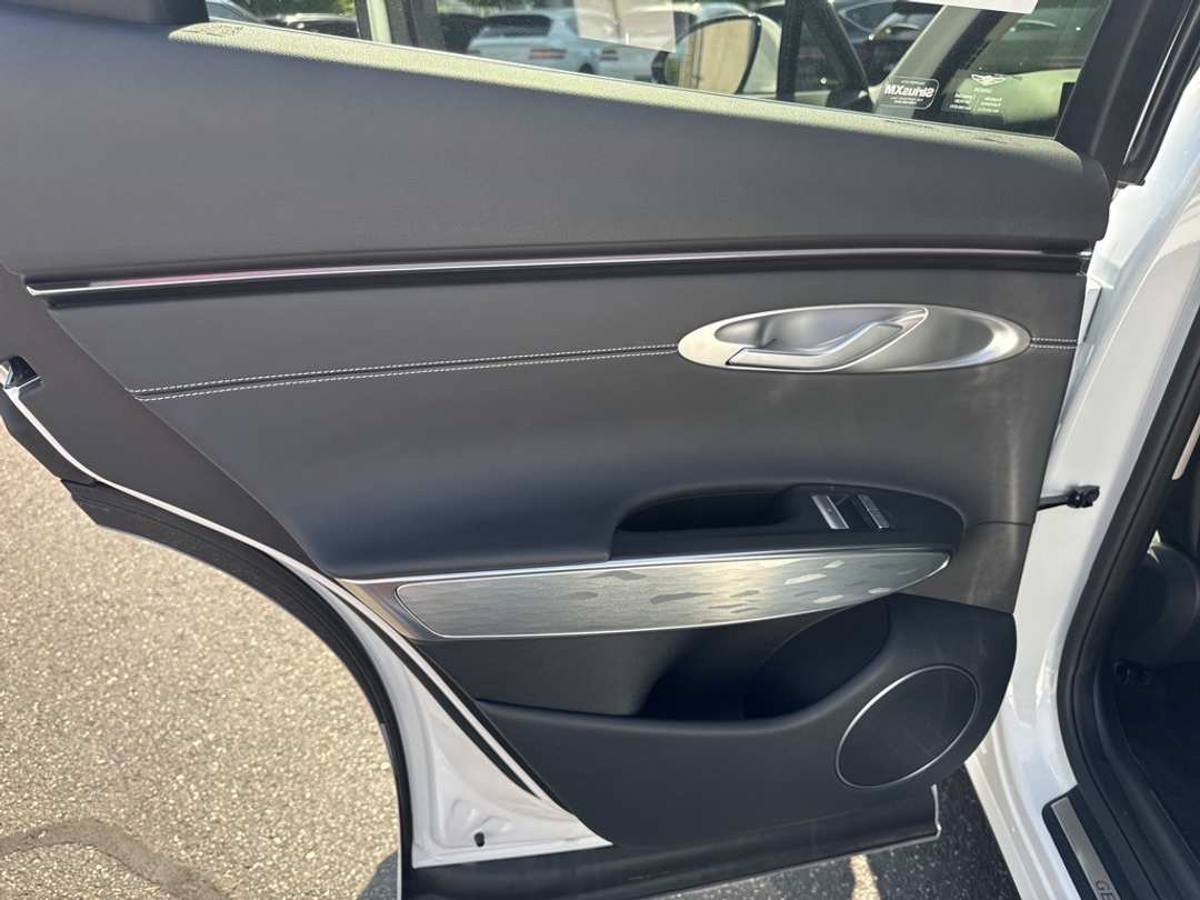 2026 Genesis Electrified Gv70 - Image 35