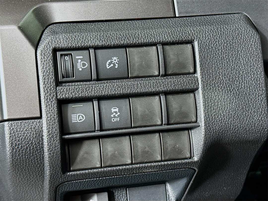 2025 Toyota Tacoma SR5 - Image 10