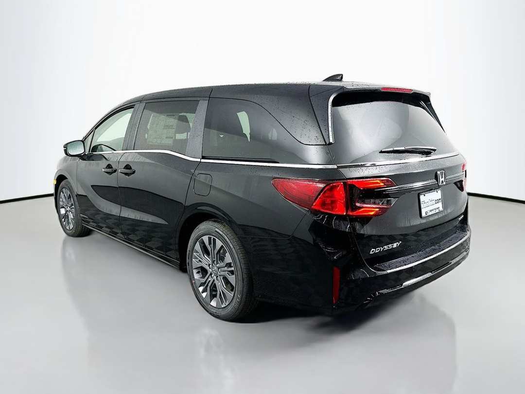 2026 Honda Odyssey Touring - Image 5
