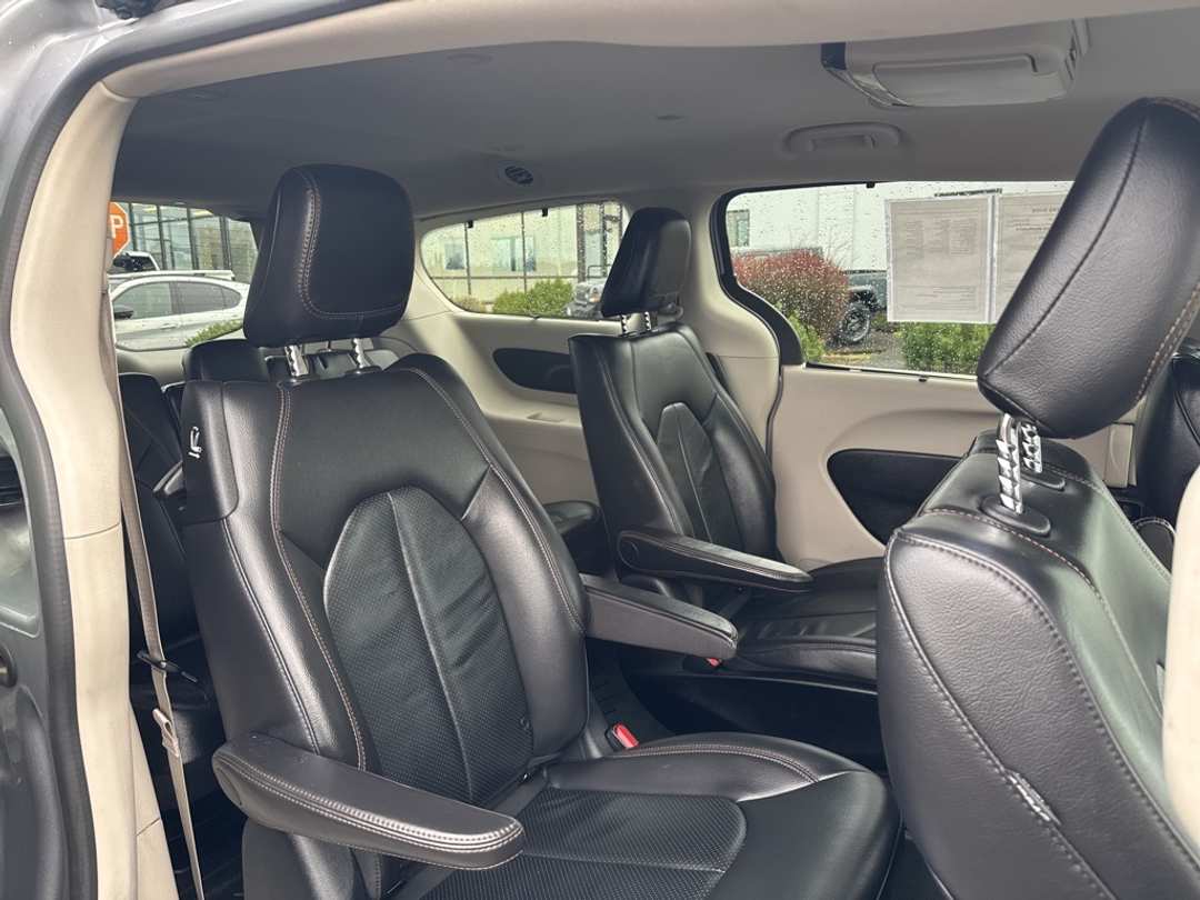 2018 Chrysler Pacifica Touring L - Image 29