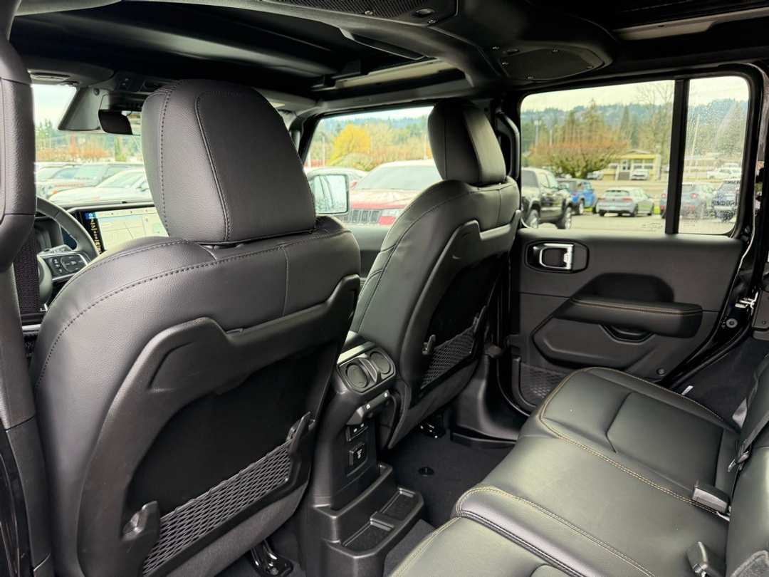 2026 Jeep Wrangler Sahara - Image 30