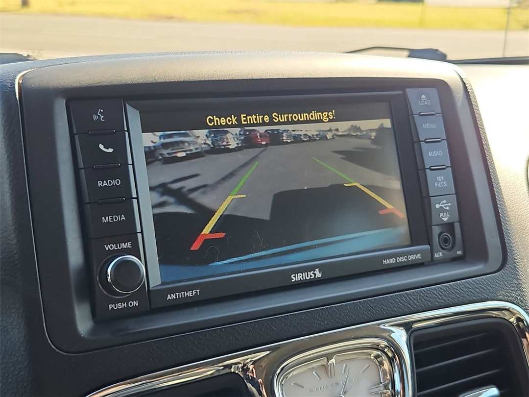 2012 Chrysler Town & Country TouringL - Image 19