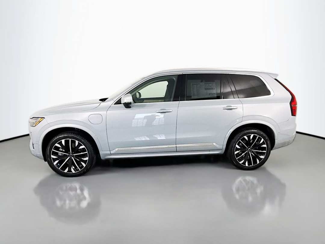2026 Volvo Xc90 T8 Plus - Image 2