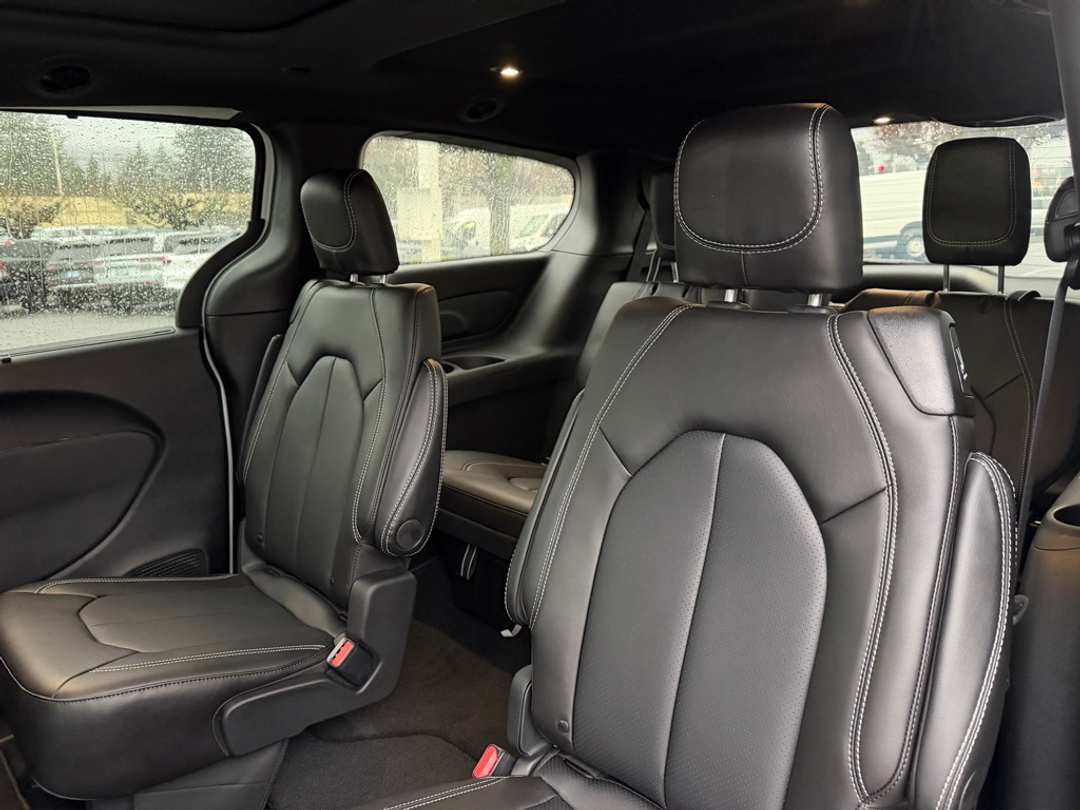 2026 Chrysler Pacifica Select - Image 29