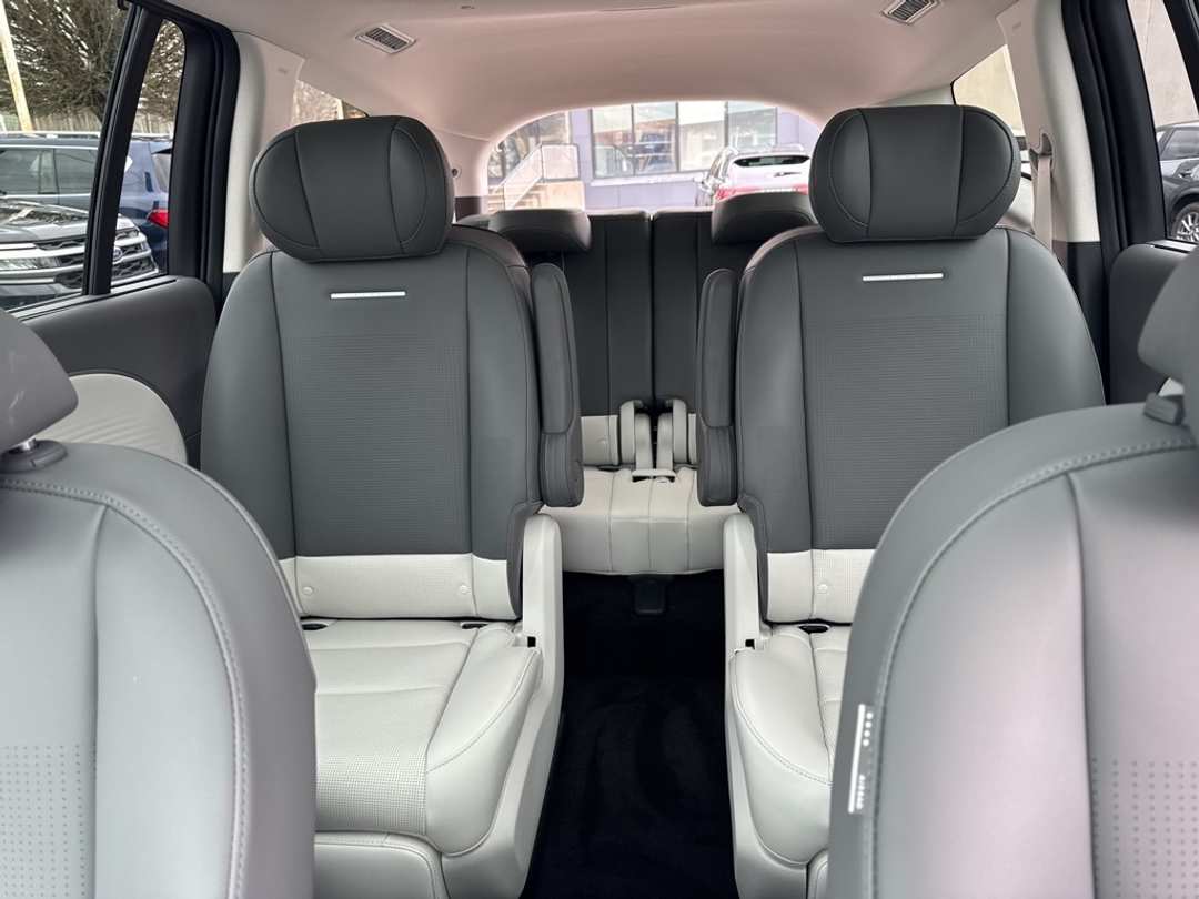 2026 Hyundai Ioniq 9 Performance Limited - Image 34