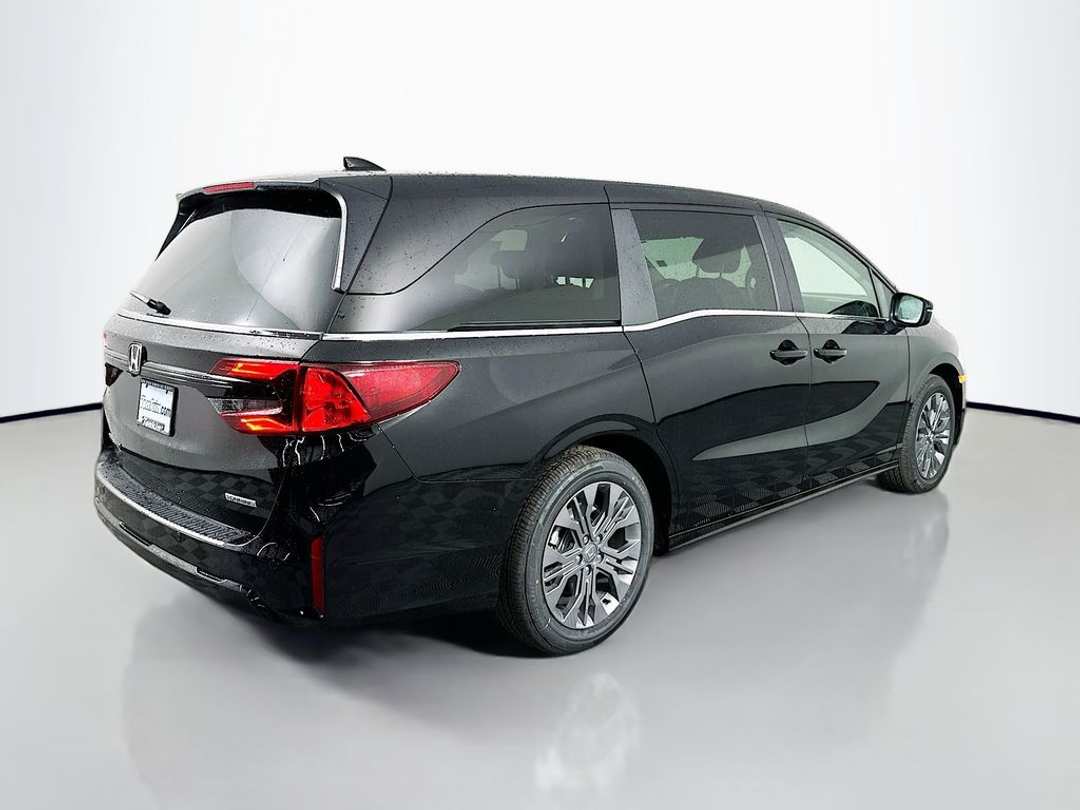 2026 Honda Odyssey Touring - Image 7