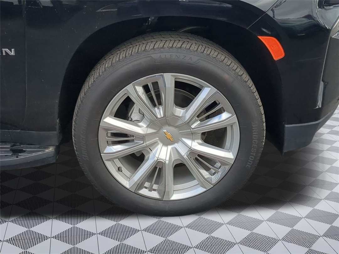 2023 Chevrolet Suburban High Country - Image 30