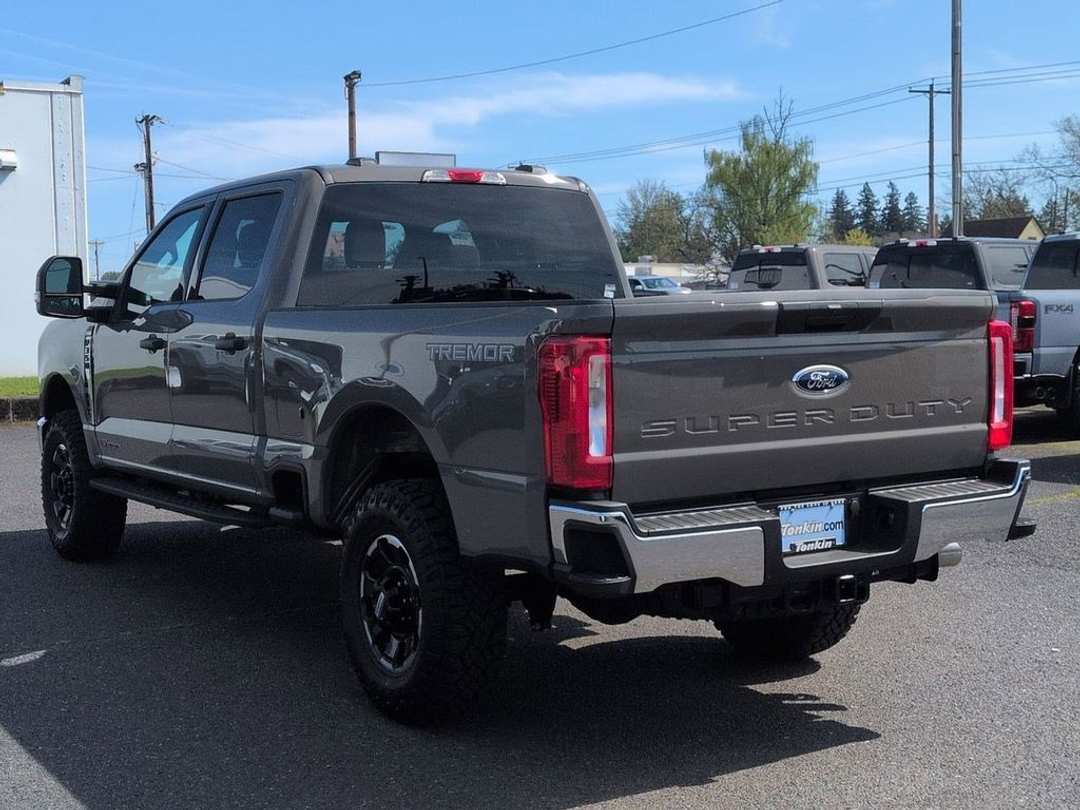 2026 Ford F-350Sd XLT - Image 3