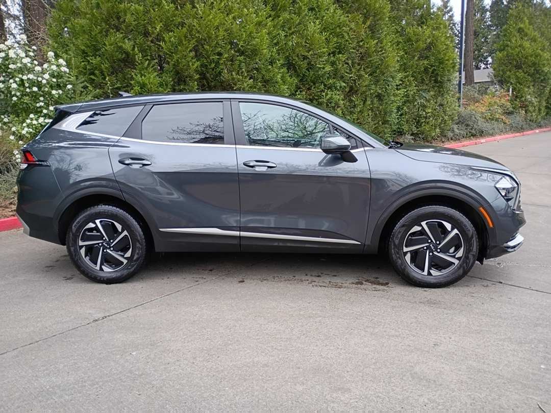 2023 Kia Sportage LX - Image 3