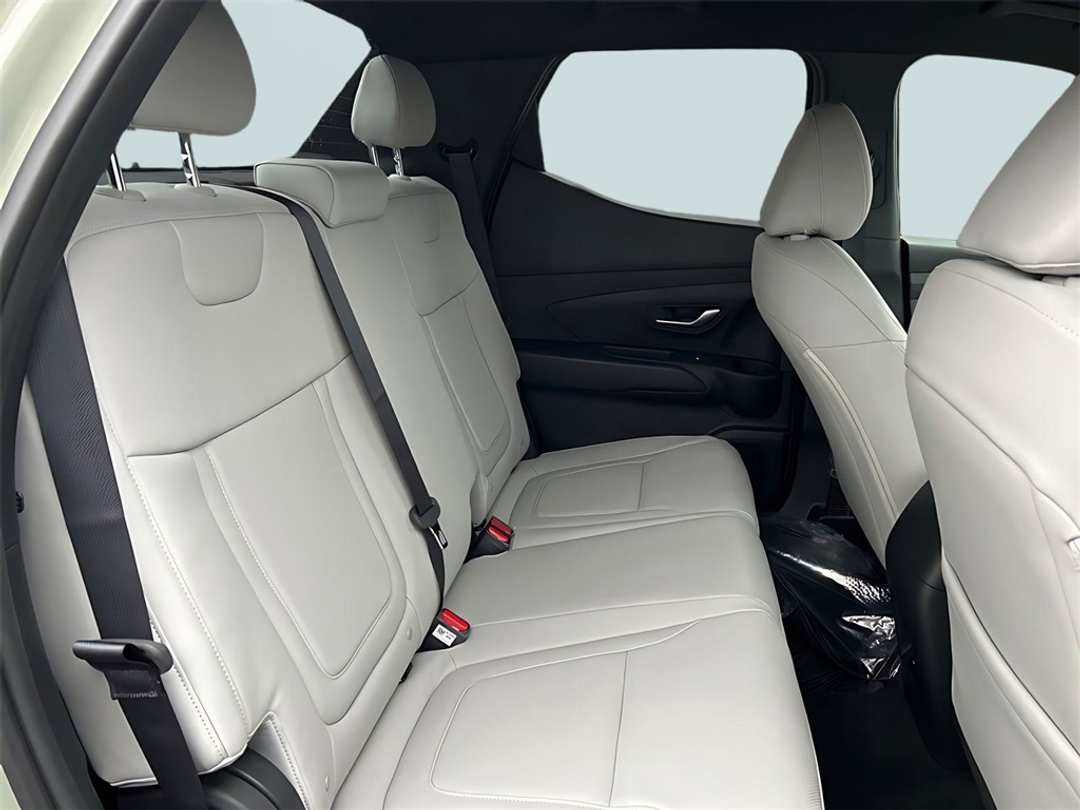 2026 Hyundai Santa Cruz SEL - Image 12