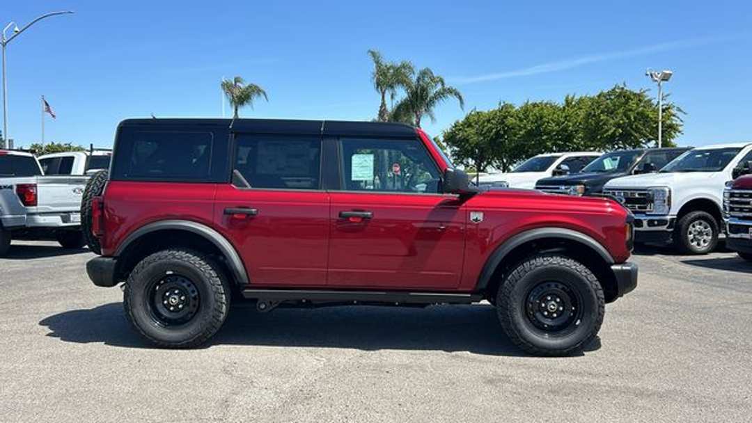 2026 Ford Bronco Big Bend - Image 2