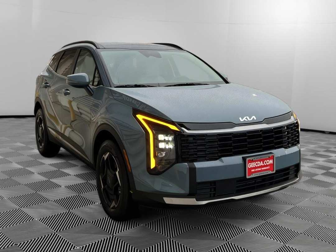 2026 Kia Sportage EX - Image 3