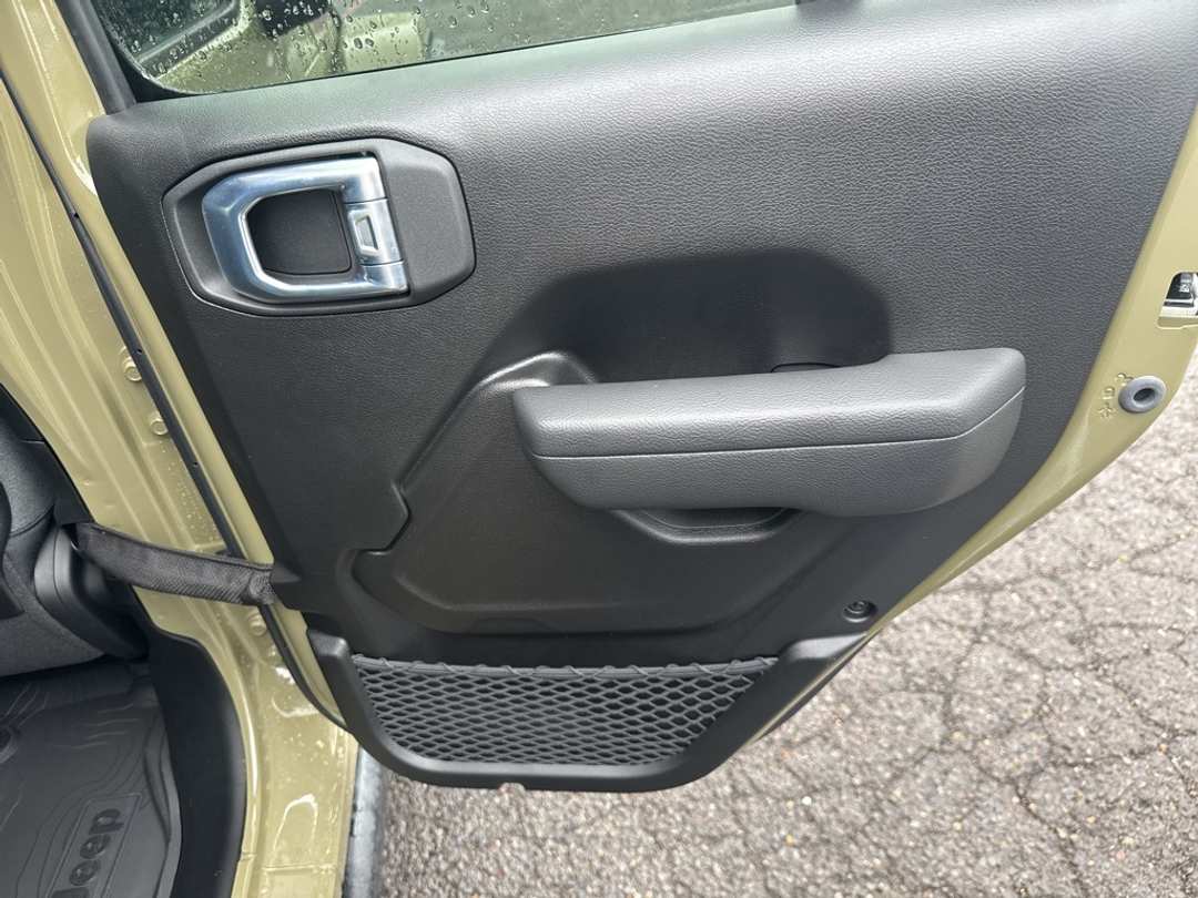 2026 Jeep Wrangler Rubicon - Image 29