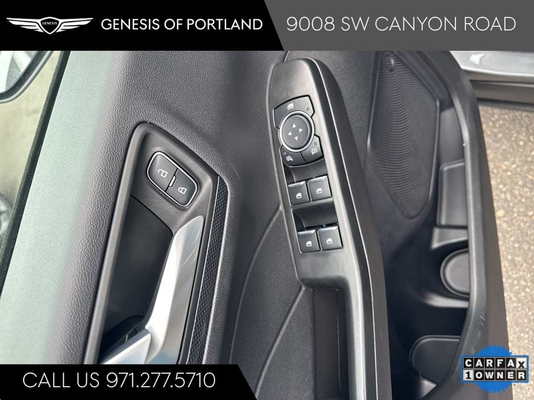 2025 Ford Escape STLine - Image 13