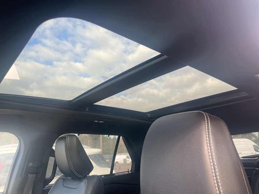 2022 Ford Explorer ST - Image 9