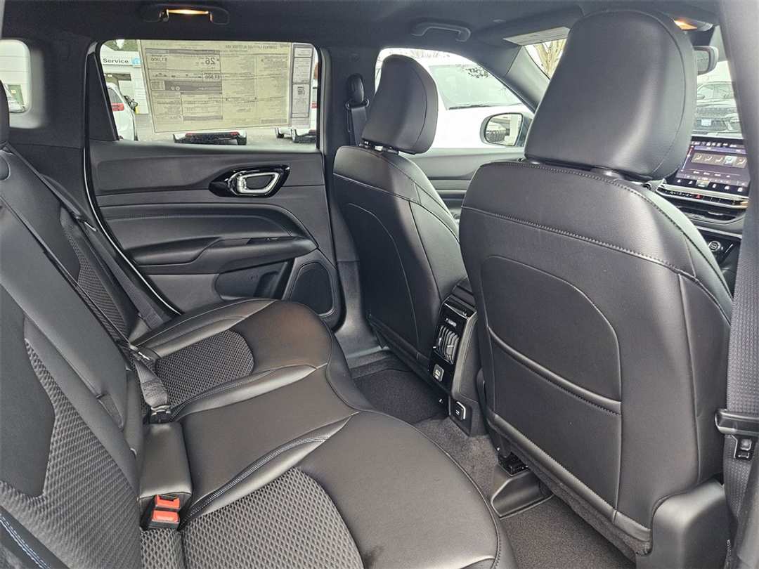 2026 Jeep Compass Latitude - Image 33