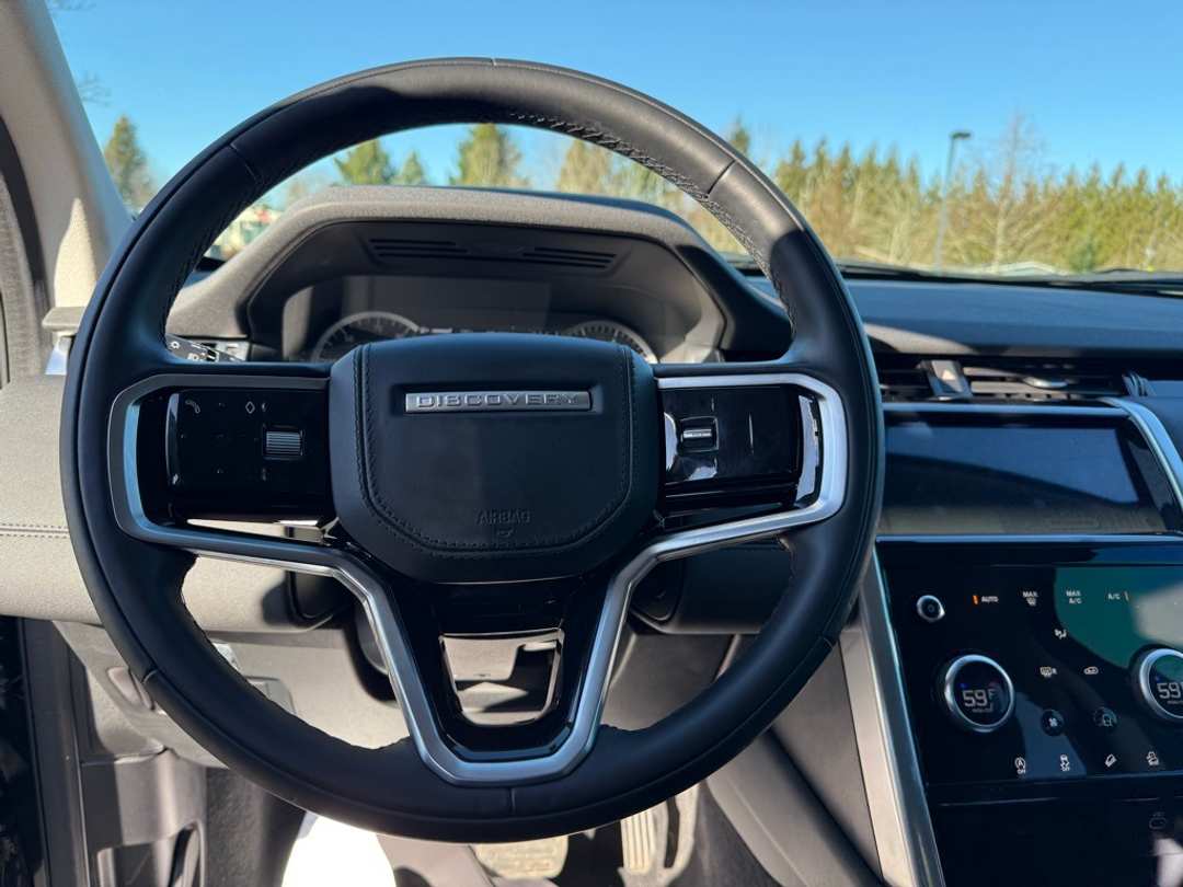 2023 Land Rover Discovery Sport SE - Image 10