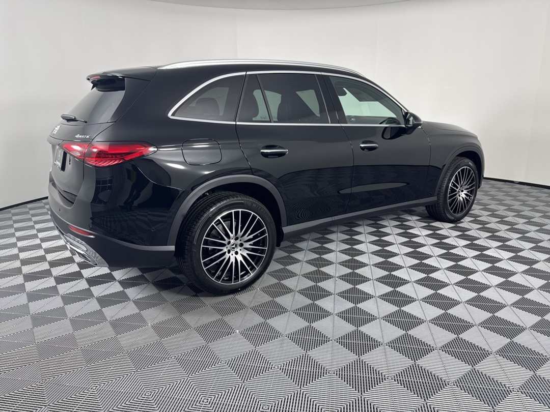 2026 Mercedes-Benz GLC GLC 300 - Image 7