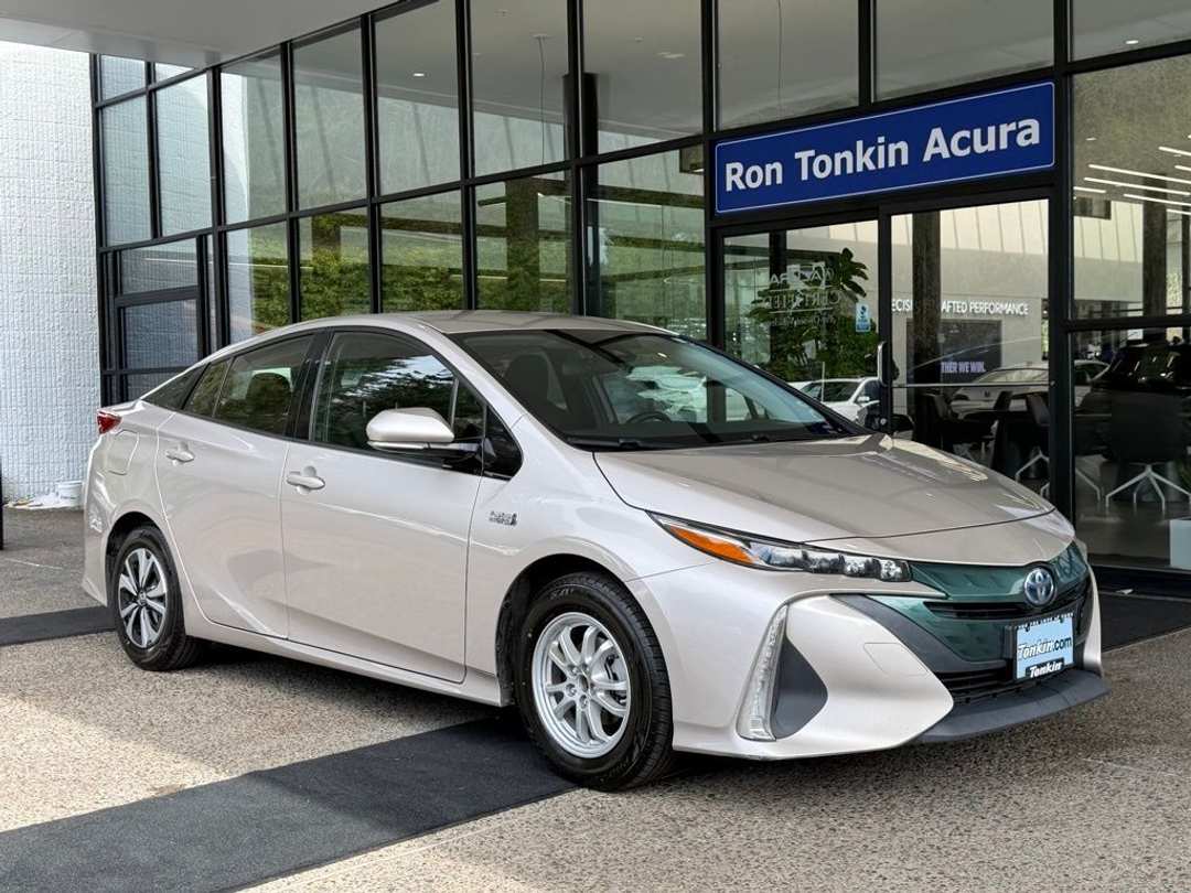 2018 Toyota Prius Prime Advanced - Image 2