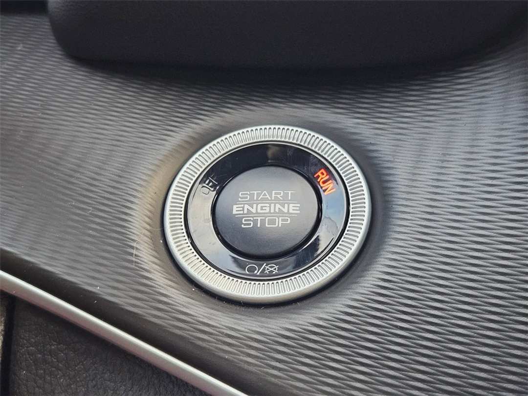 2025 Jeep Grand Cherokee L Laredo - Image 17