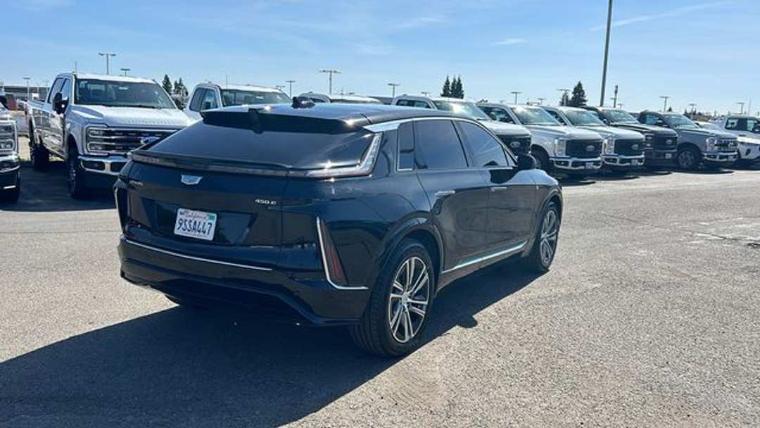 2025 Cadillac Lyriq Luxury - Image 3