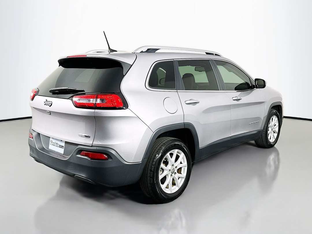 2018 Jeep Cherokee Latitude Plus - Image 8