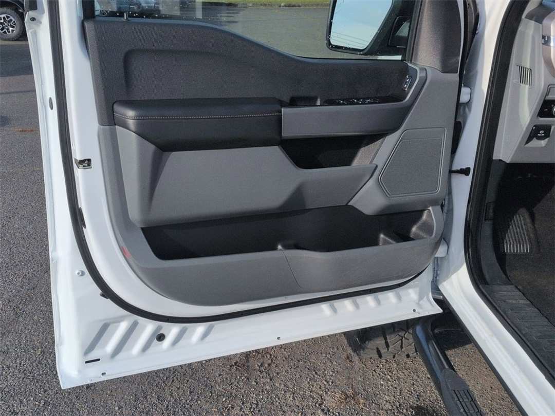 2023 Ford F-150 XL - Image 9